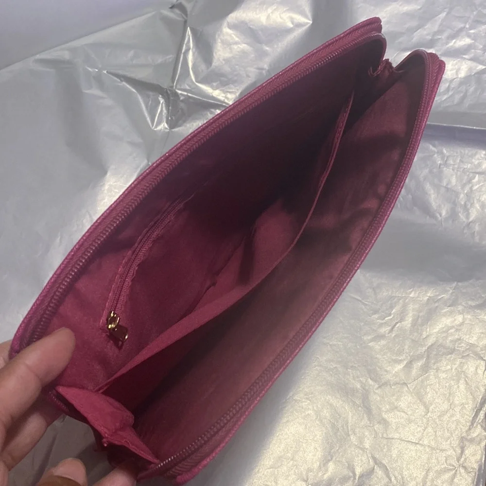 Liz Claiborne tablet carrying case, outside and inside pockets; size: 10” x 8.5”